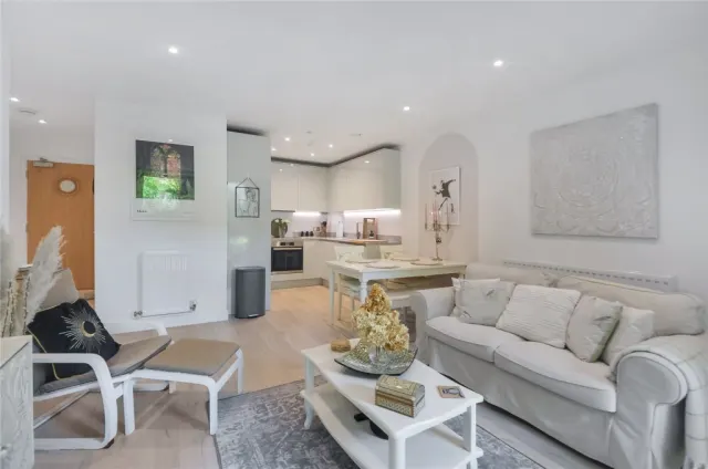 Lismore Boulevard, Colindale, NW9, photo 3