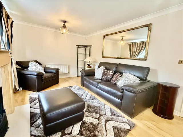 Hornchurch Court, Heywood, OL10, photo 3