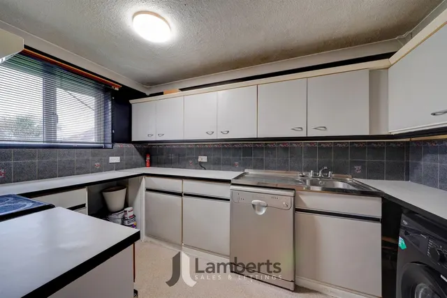 Photo 3 — 7 Ridgeway Close, Studley