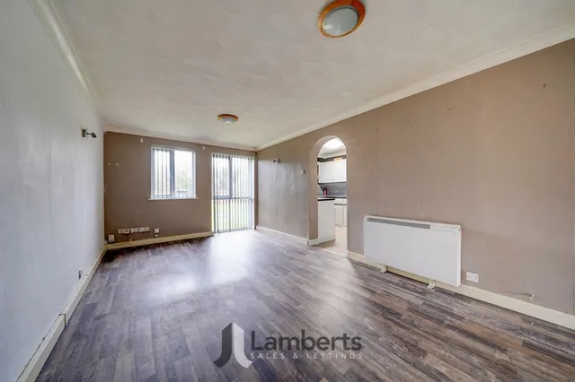 Photo 2 — 7 Ridgeway Close, Studley