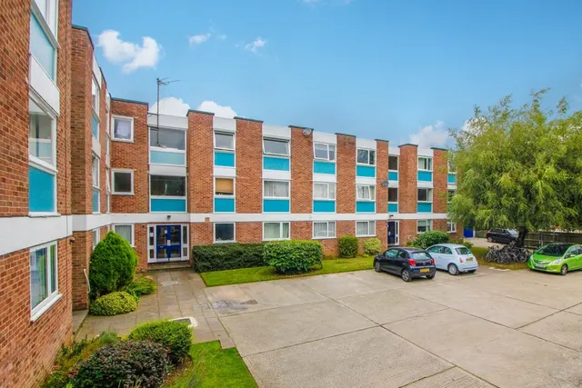 West Court, Osney Island, OX2, photo 1