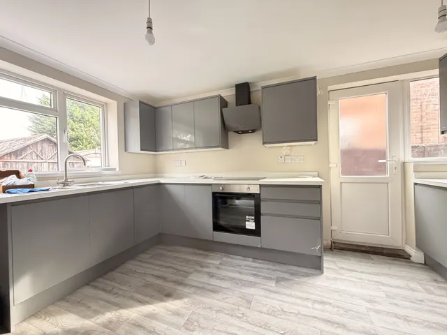 Photo 2 — Yatesbury Crescent, Nottingham, NG8