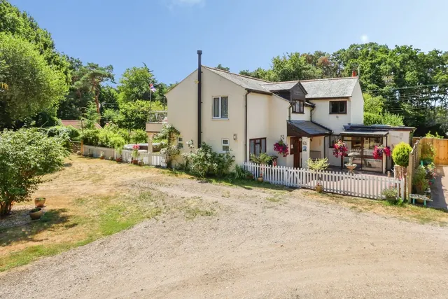 Pitt House Lane, Christchurch, BH23, photo 3