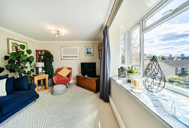 Photo 3 — Endlesham Road, SW12 8JR