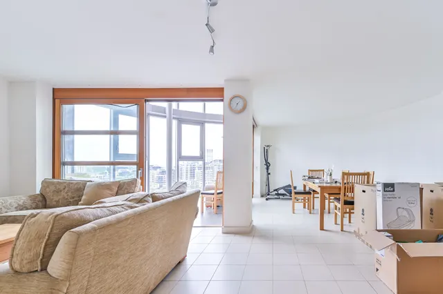 Photo 2 — 1005 Falcon Wharf, 34 Lombard Road, London