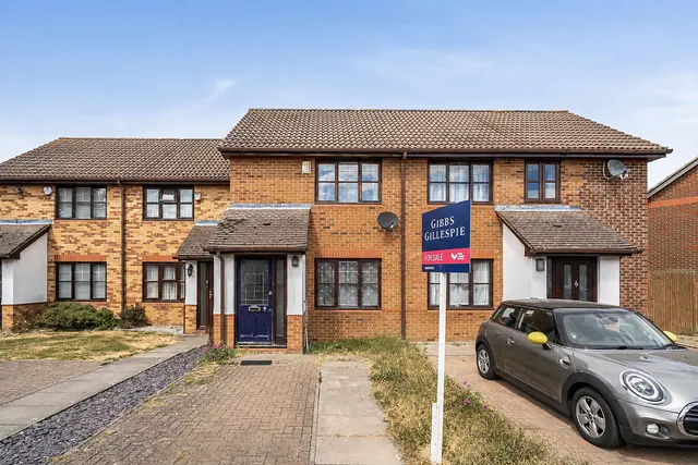 Elliott Avenue, Ruislip, HA4, photo 1