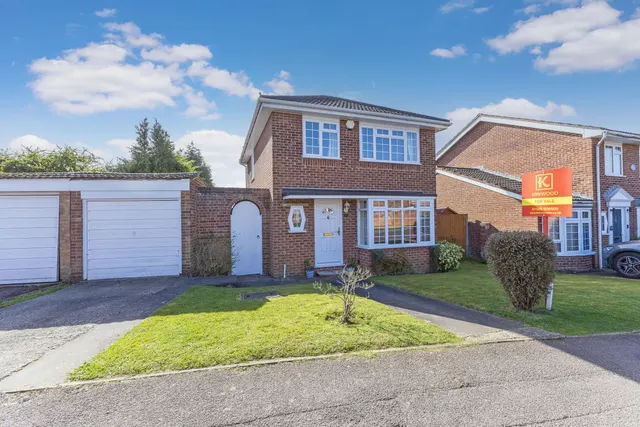 Photo 2 — Cranbrook Drive, Maidenhead, Berkshire