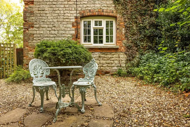 Church Cottage, Stroxton, NG33, photo 2
