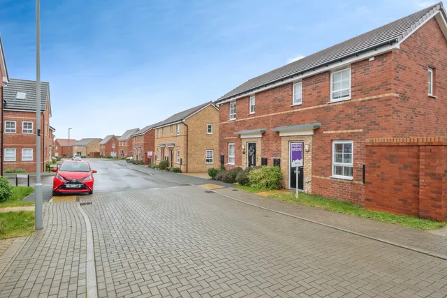 Saturn Avenue, Fairfields, MK11, photo 1