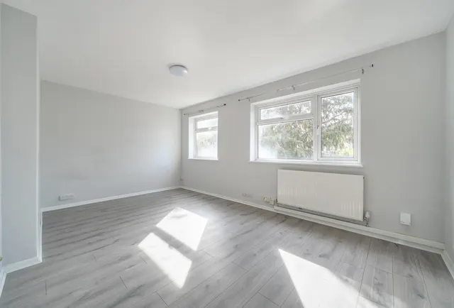 Photo 3 — Ross Road, Wallington, SM6 8QN