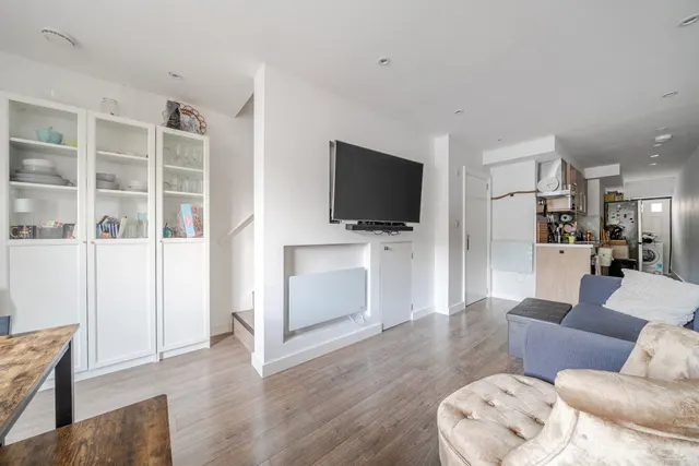 Photo 2 — Robin Hood Way, Roehampton Vale, London, SW15