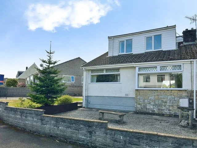 Manor Park, Bridgend, CF35, photo 1