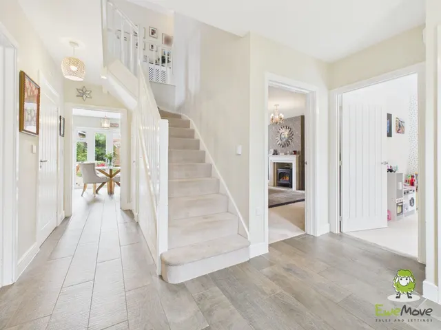 Cortland Drive, Bramley, RG26, photo 2