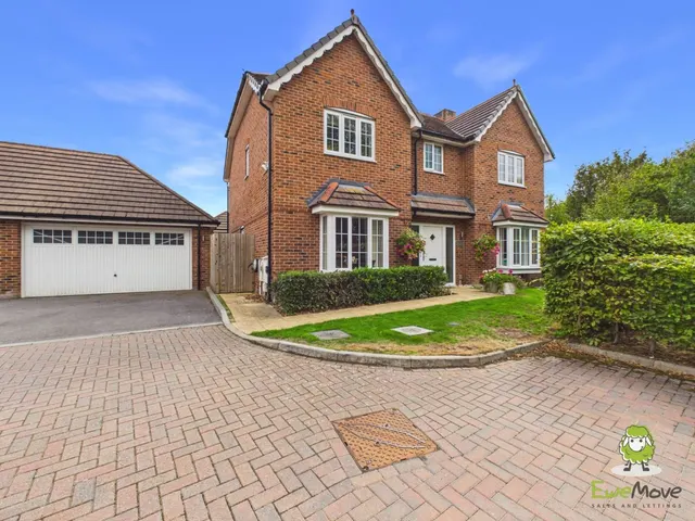 Cortland Drive, Bramley, RG26, photo 1