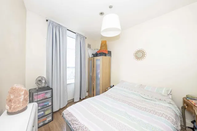 Clapham Common South Side, SW4, photo 3