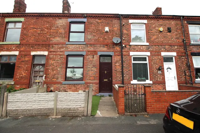 Victoria Road, Platt Bridge, Wigan, WN2 5DN, photo 1