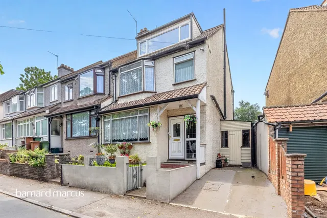 Guy Road, Wallington, photo 1
