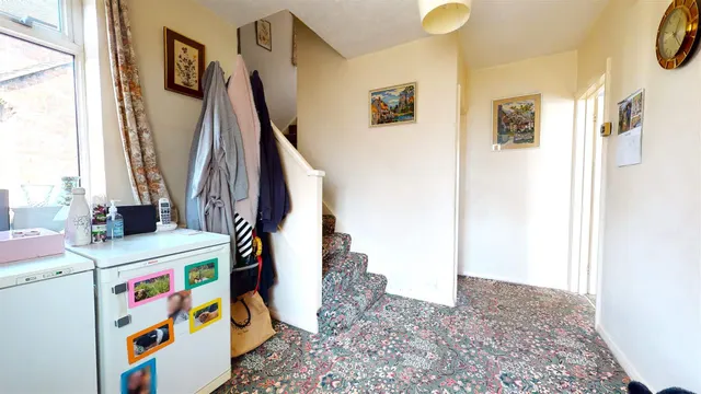 Photo 3 — Whitehills Road, Loughton