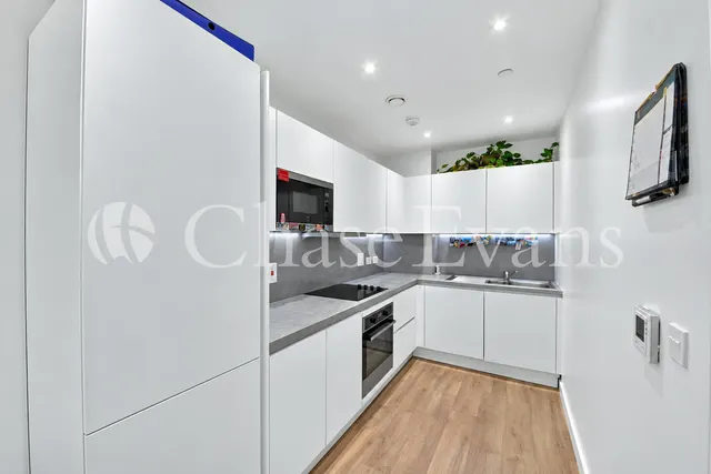 Perceval Square, Harrow, HA1, photo 2