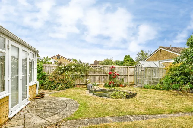 Wycombe Close, Derry Hill, SN11, photo 2