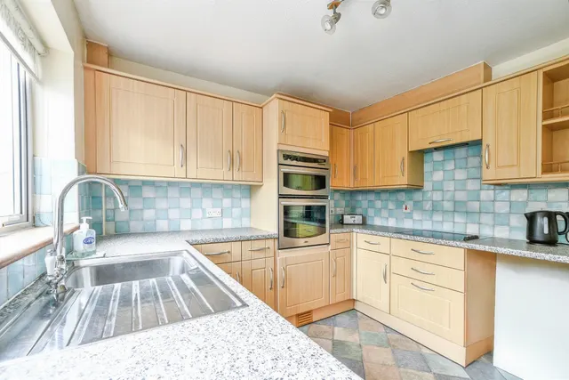 Wycombe Close, Derry Hill, SN11, photo 3