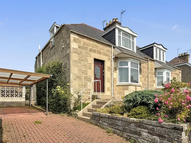 Photo 2 — Petrie Crescent, Elgin