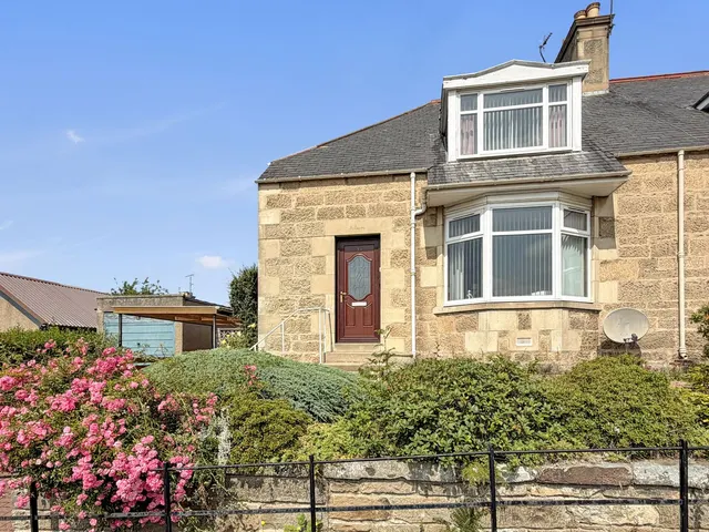Petrie Crescent, Elgin, photo 1