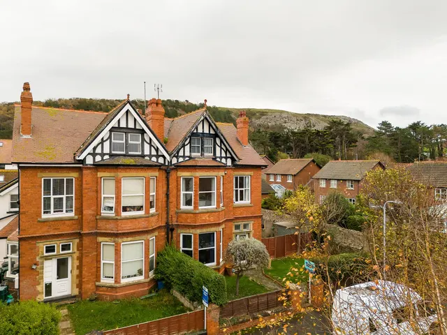 Harcourt Road, Llandudno, LL30, photo 1