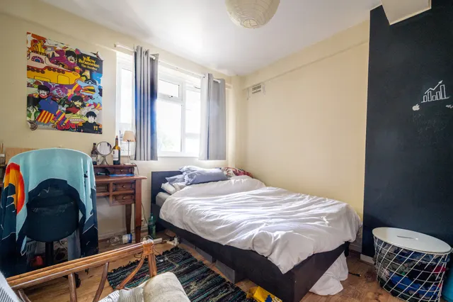 Photo 2 — 61 Cumberland House, Kingston Hill, Kingston upon Thames