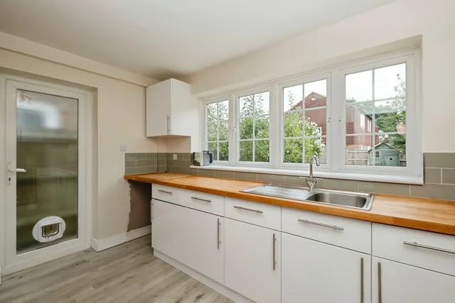 Pretoria Avenue, Midhurst, GU29, photo 3