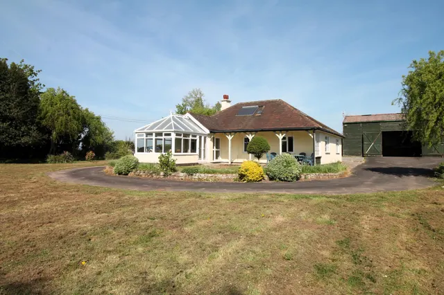 Whitestone, Hereford, HR1, photo 1