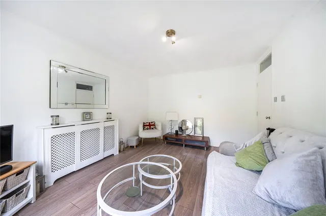 Sandalwood Drive, Ruislip, HA4, photo 3