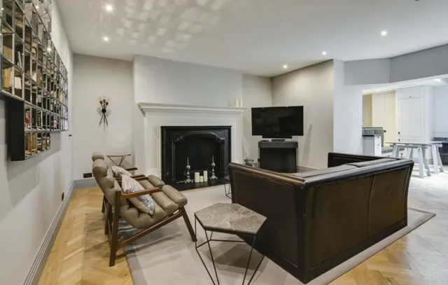 London, W1K, photo 1