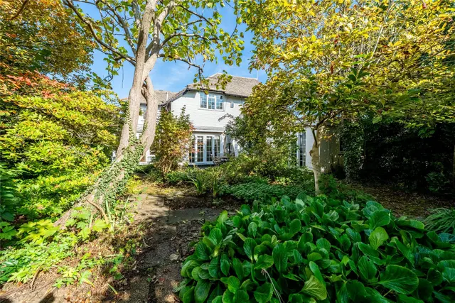 High Street, Bletchingley, RH1, photo 1