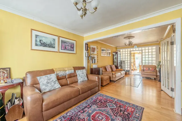 Photo 2 — 78 Riverdene, Edgware