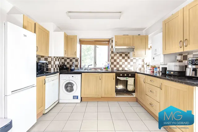 Great North Road, East Finchley, N2, photo 1