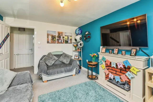 Photo 3 — Lily Road, Frome