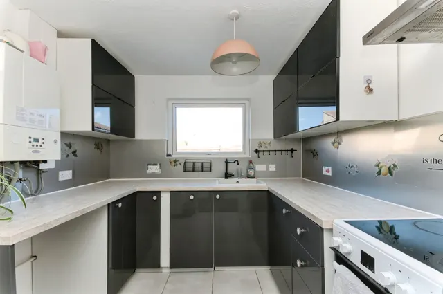 Photo 2 — Gardner Close, Eastbourne
