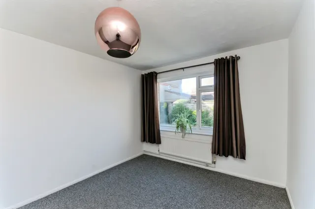 Photo 3 — Gardner Close, Eastbourne