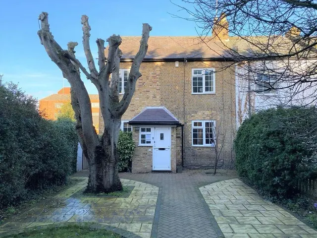 High Street, Uxbridge, UB8, photo 1