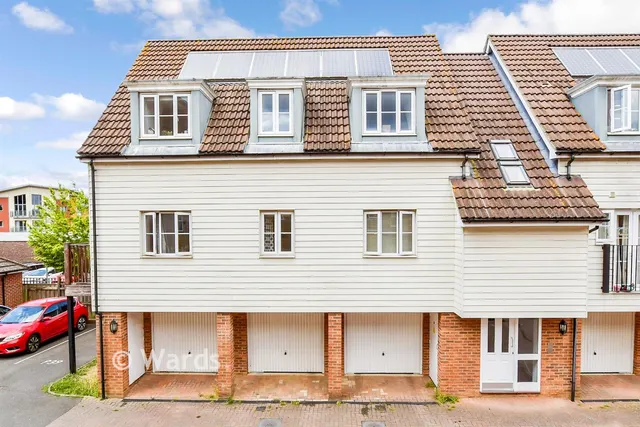 Hawkes Way, Maidstone, ME15, photo 1