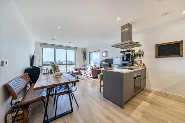 Oldfield Lane North, Greenford, UB6, photo 2