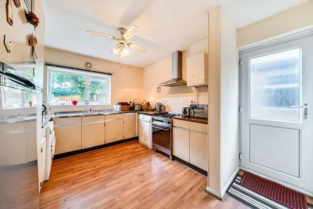 Swakeleys Road, Ickenham, UB10, photo 2
