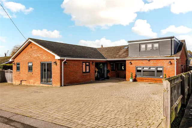 Morton Close, North Marston, MK18, photo 1