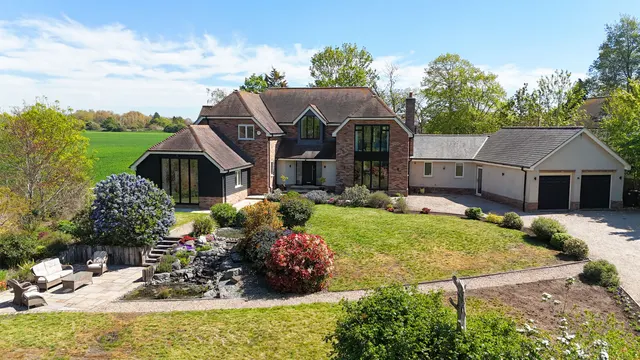 Kestrel Court, Needingworth, PE27, photo 1