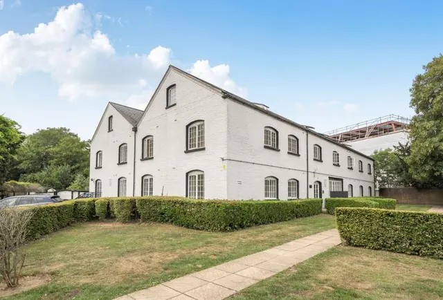 Grove Mill, London, CR4, photo 1