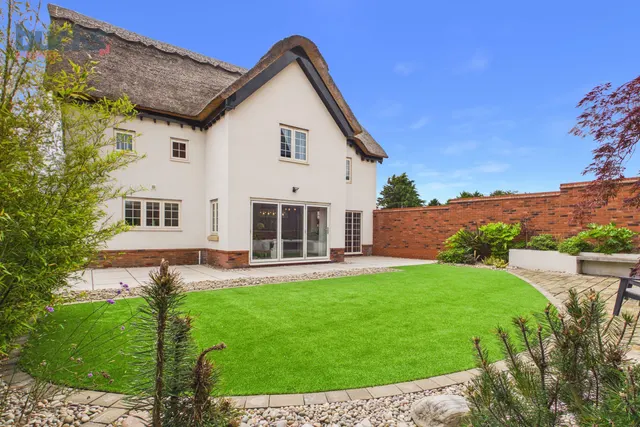 Photo 2 — Whatley Mews, Stratford-Upon-Avon, CV37