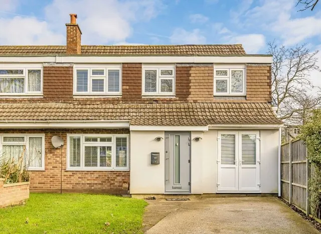 Hanworth Road, Hampton, TW12, photo 1