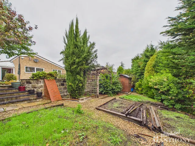 Photo 3 — Lionel Close, Wendover, Aylesbury, HP22 6LT