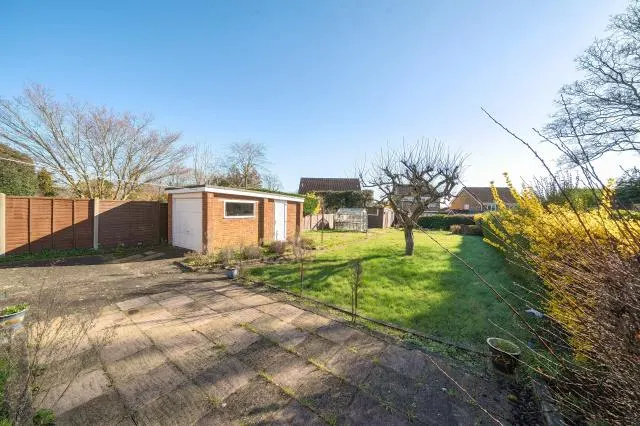 Broadway Road, Lightwater, GU18, photo 2